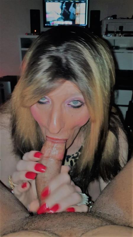 lyly suce rebeu en fond de gorge